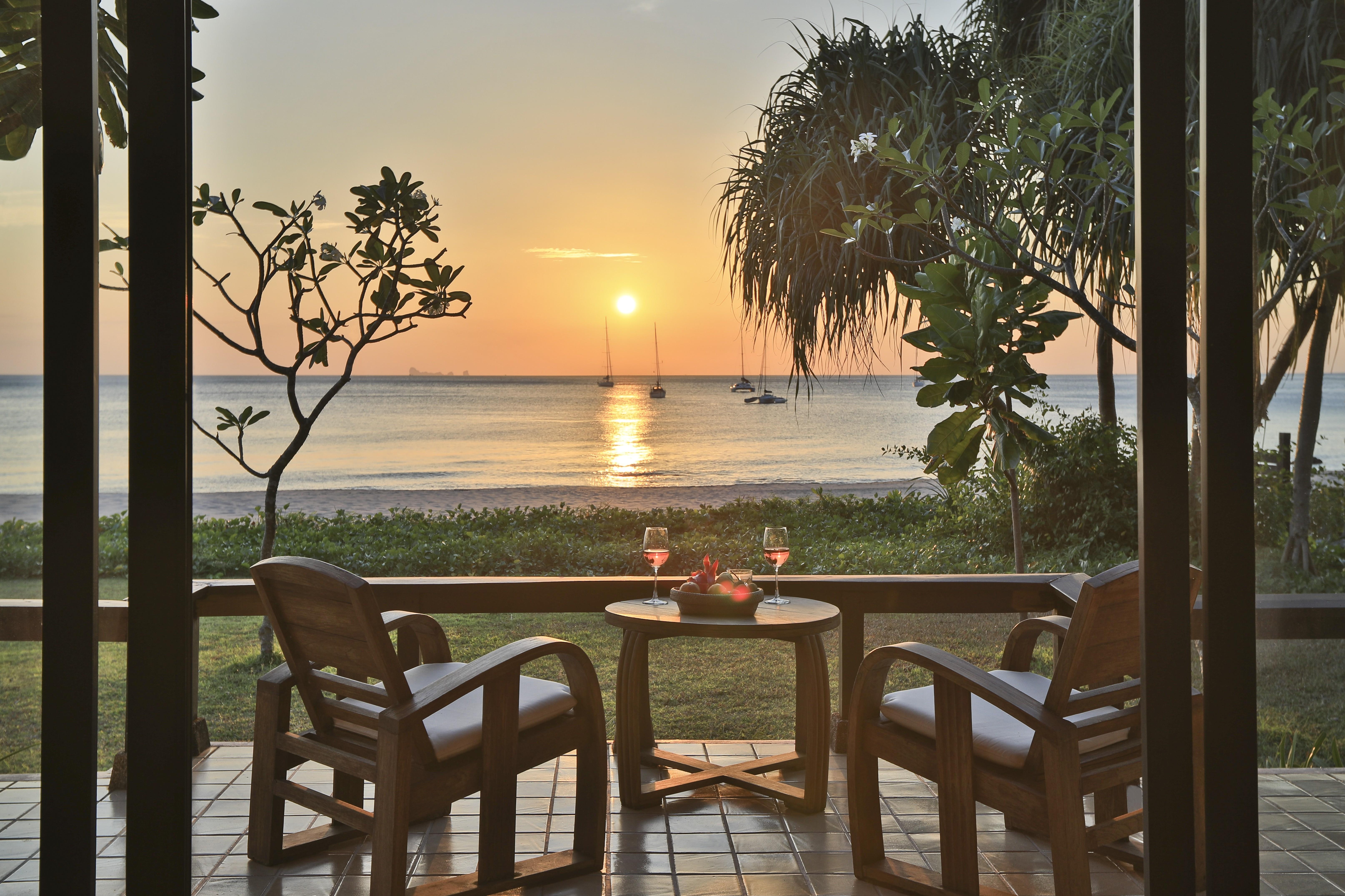 Pimalai Resort&Spa - SHA Extra Plus Ko Lanta Esterno foto Sunrise at the beach