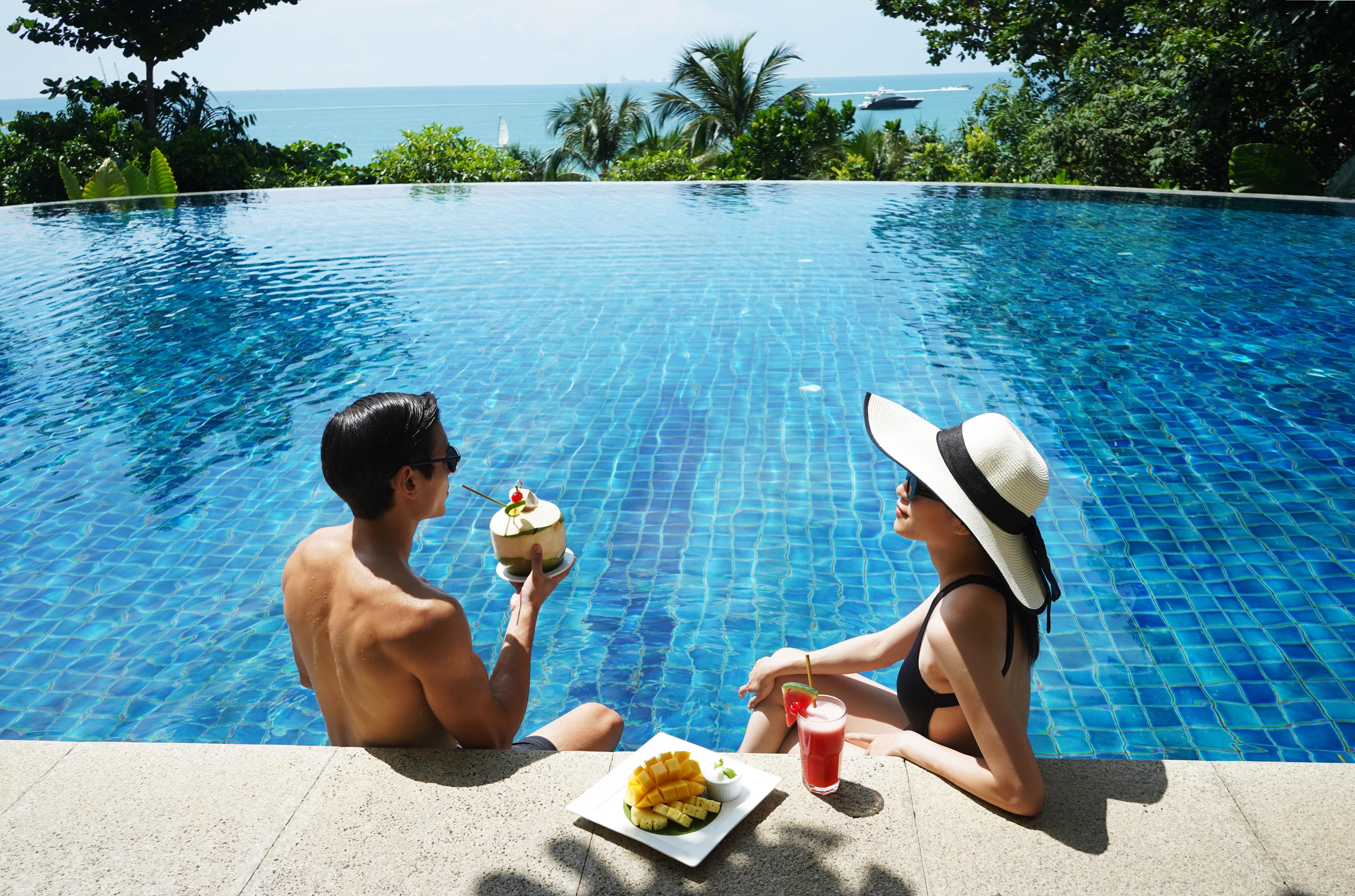 Pimalai Resort&Spa - SHA Extra Plus Ko Lanta Esterno foto A couple at a resort